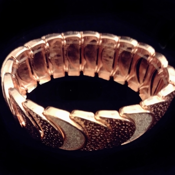 Rose Gold Bangle Braclet - Picture 3 of 3